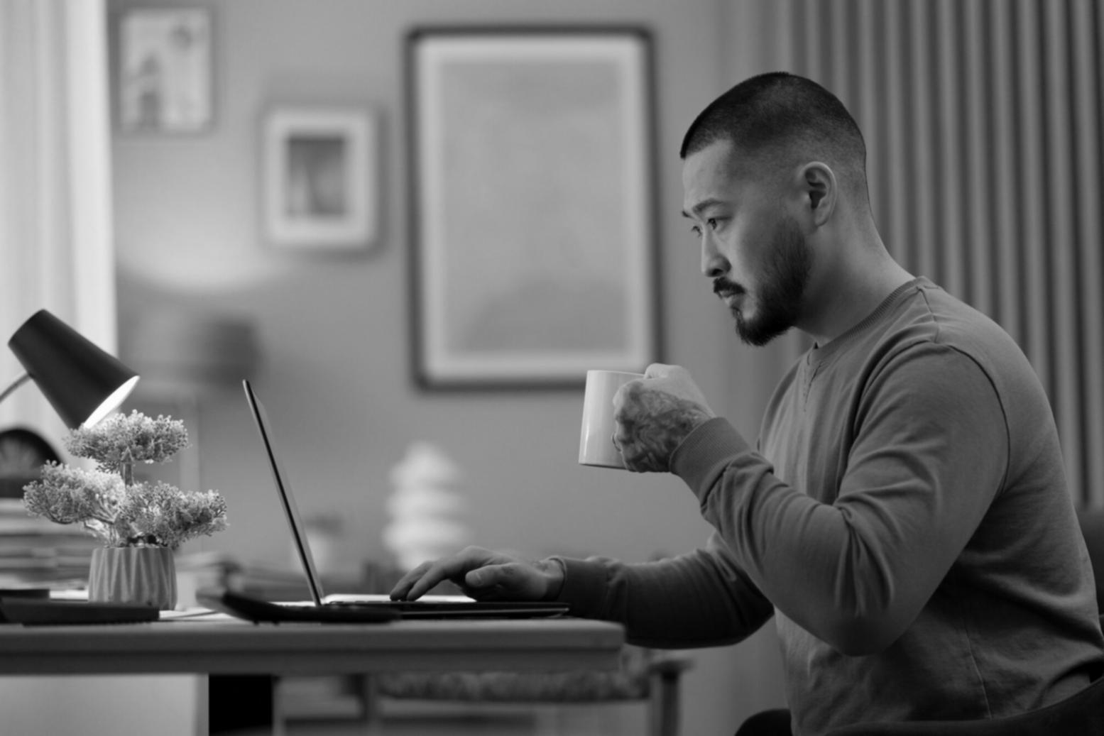 Espacio de trabajo de negocio creativo con planificación financiera